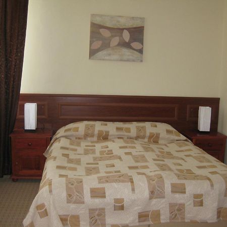 פמפורובו Elina Hotel מראה חיצוני תמונה