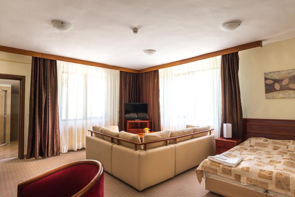 פמפורובו Elina Hotel מראה חיצוני תמונה