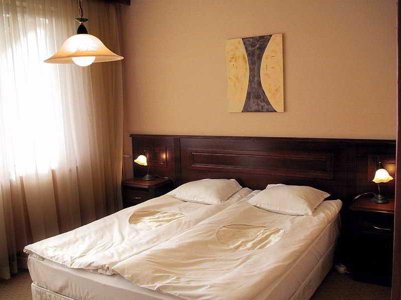 פמפורובו Elina Hotel מראה חיצוני תמונה
